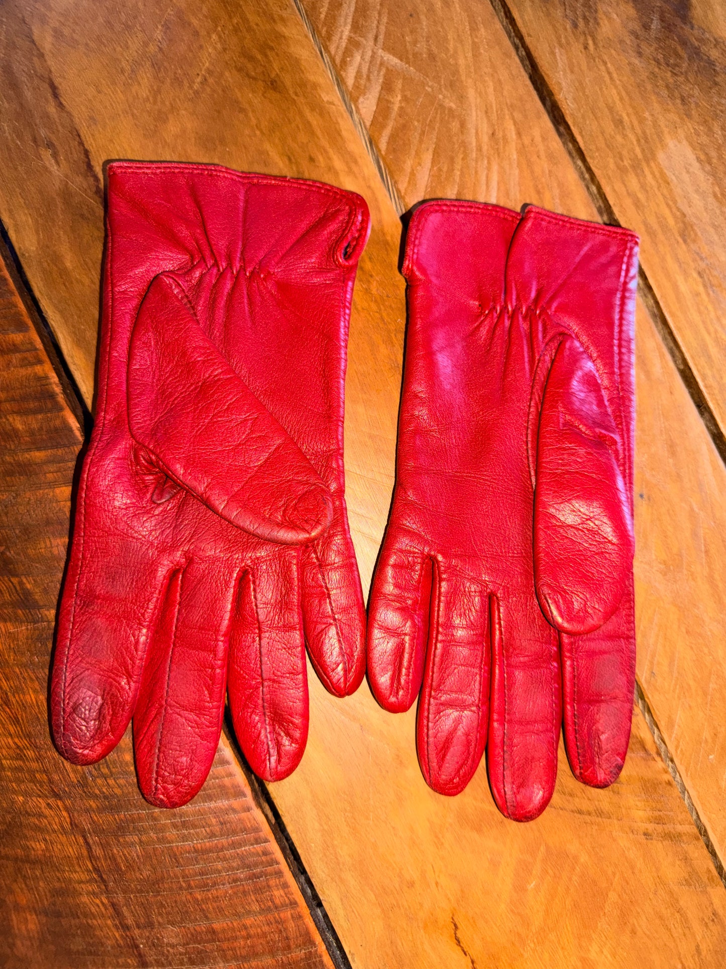 Leather gloves